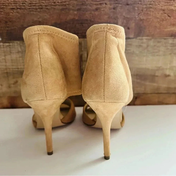 Steve Madden Liftoff Peep Toe Nude Suede Heels - Picture 5 of 7
